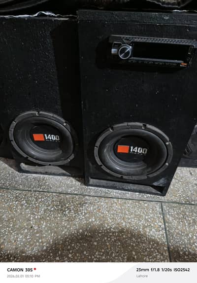 2 jbl woofers 2 speakers with 4 channel car amplifier and 1 power supp