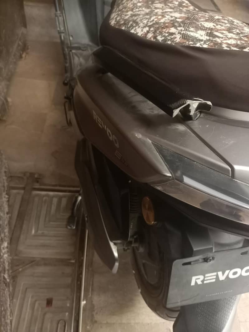 revoo e52 03332475976 3
