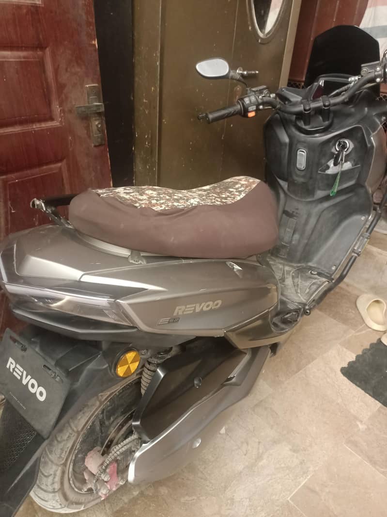 revoo e52 03332475976 4