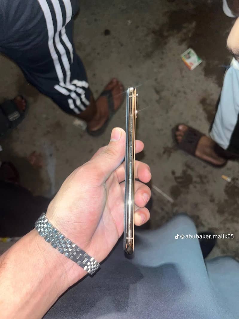Apple iPhone XS Max 3