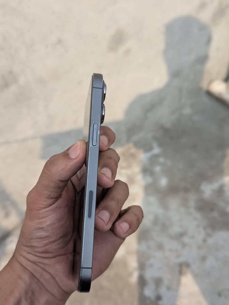 Apple iPhone 13 Pro Max 4