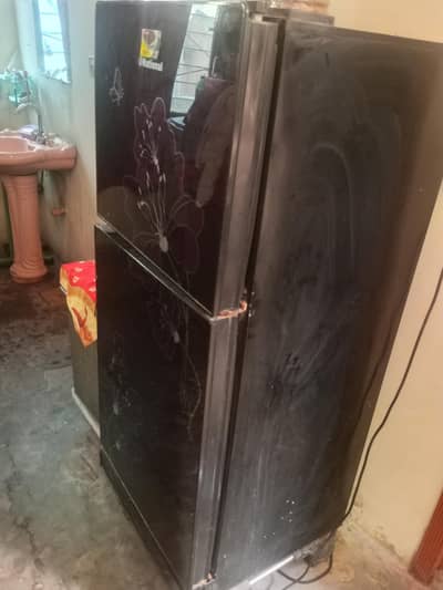 national fridge far sale Ghar ke Liye bohat achii hai
