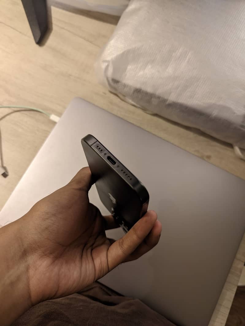 IPHONE 15 PRO 1