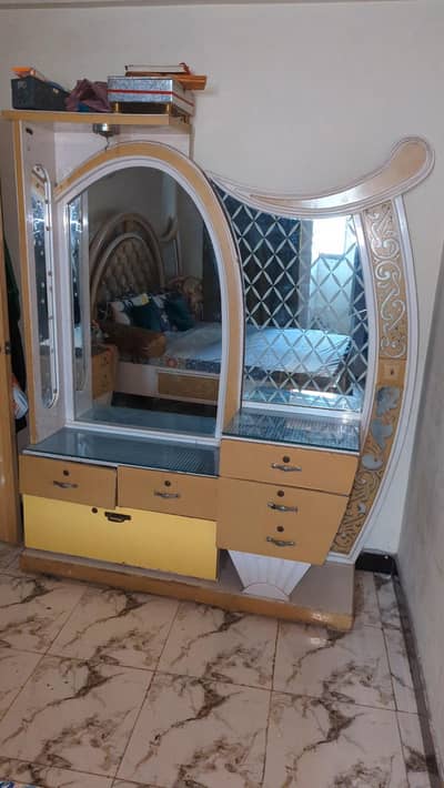 Selling my Dressing Table.