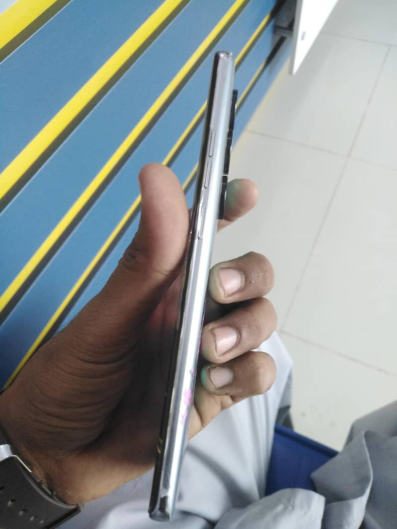 Tecno CAMON 40 Pro 6