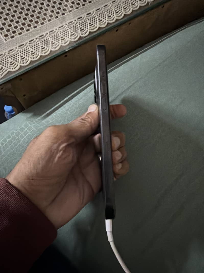 Apple iPhone 16 Pro Max 1