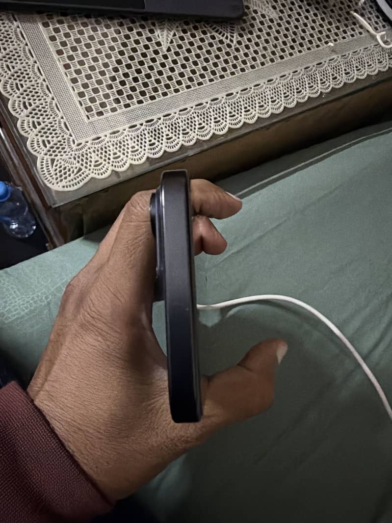 Apple iPhone 16 Pro Max 3