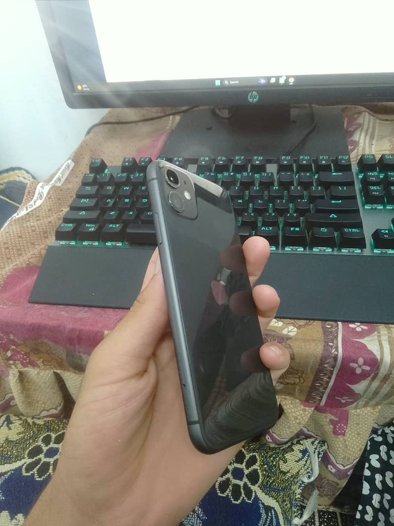Apple iPhone 11 3