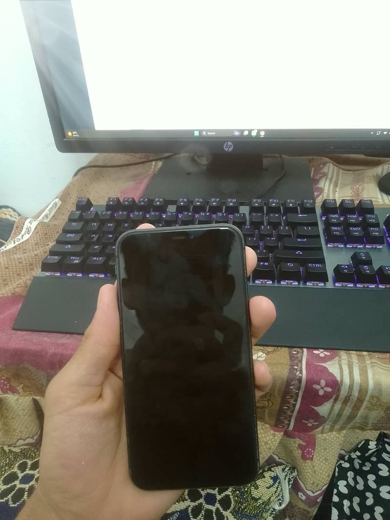 Apple iPhone 11 4
