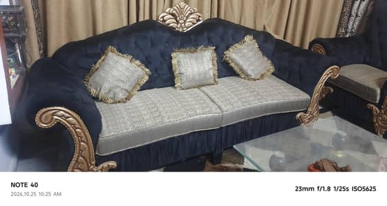 7 seater sofa black nd gold combination