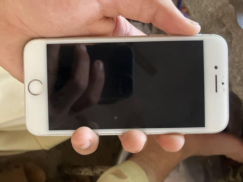 Apple iPhone 8 1