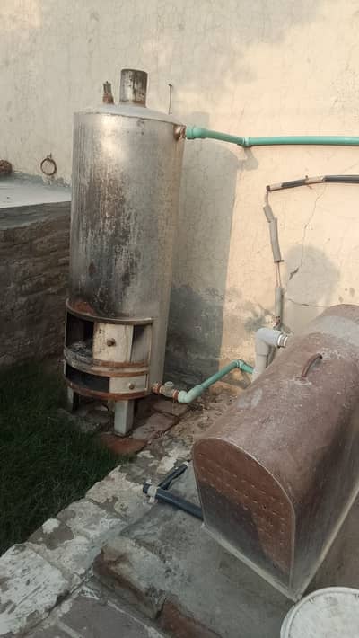 Water Geaser in excellent condition,2 seasons used only