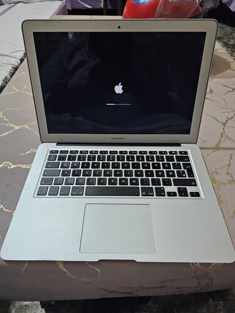 MACBOOK AIR 11