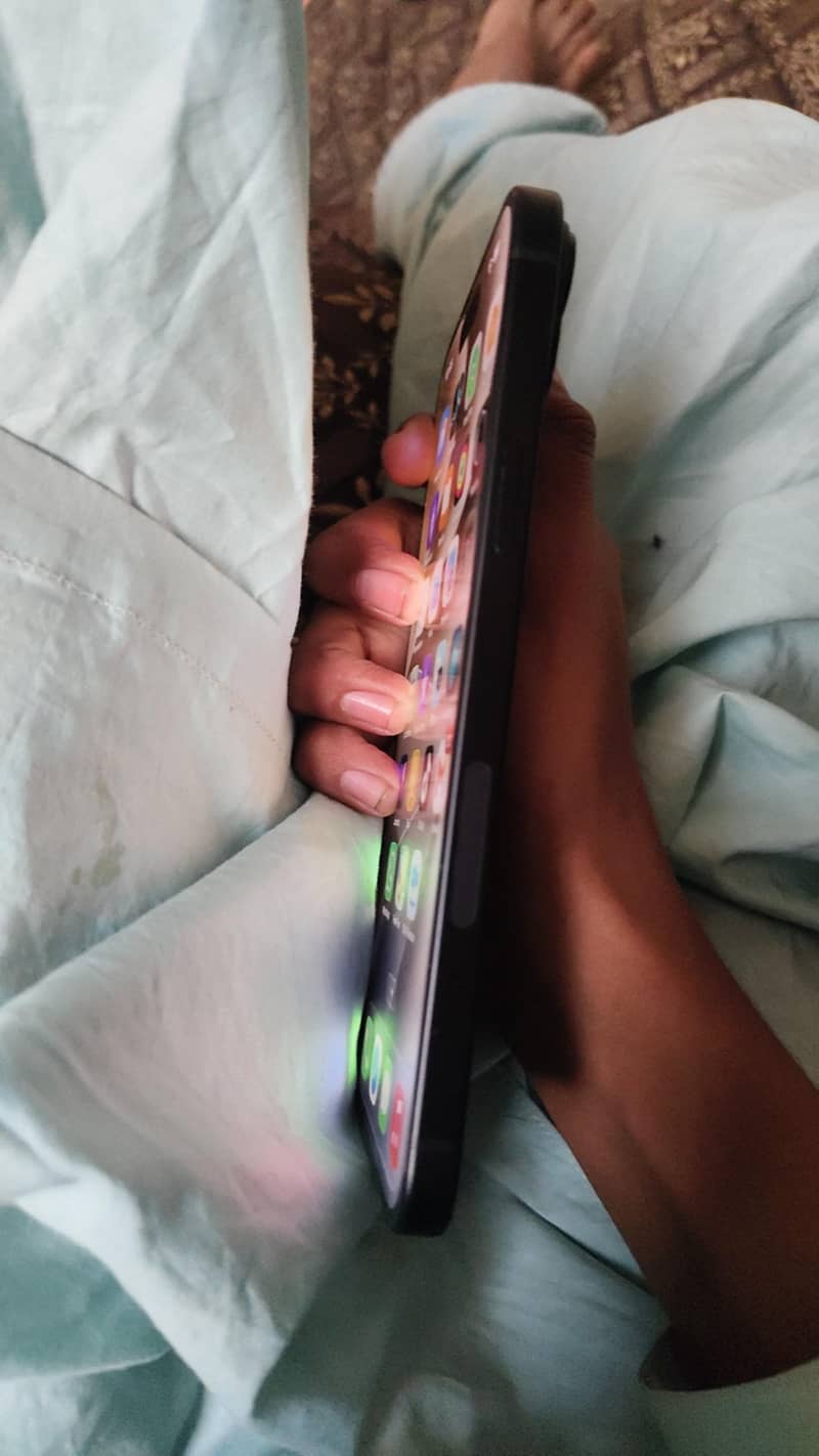 Apple iPhone 15 plus 2