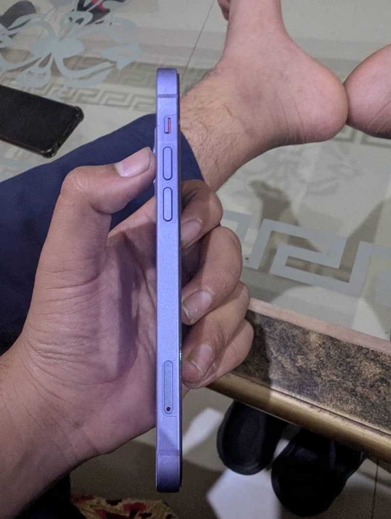 Apple iPhone 12 4