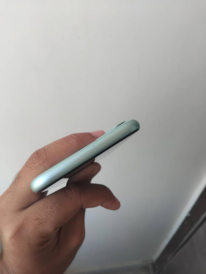 Apple iPhone 11 7
