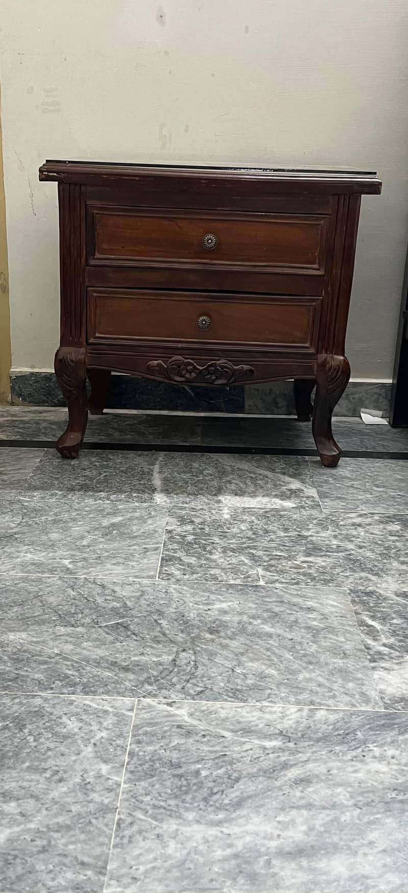 ۔KING bed side table dressing table without mattress 5