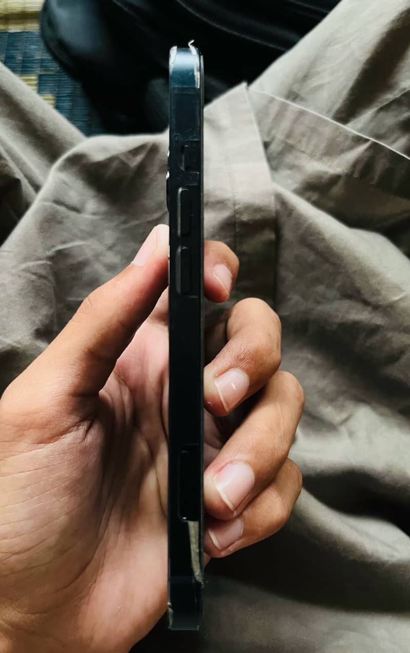 Apple iPhone 13 jv 1