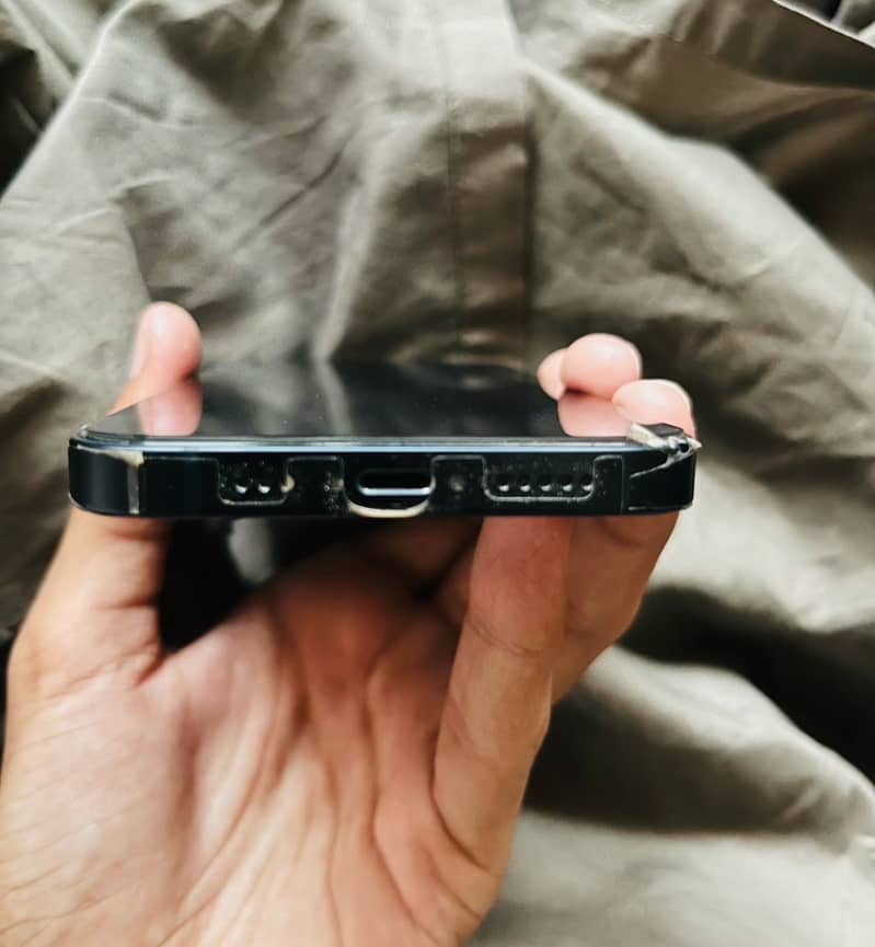 Apple iPhone 13 jv 3