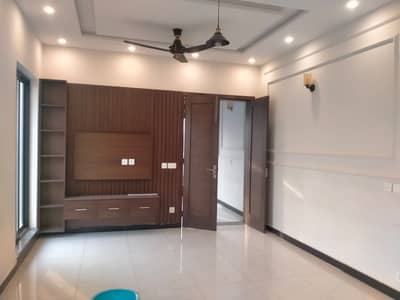 8 MARLA LIKE A BRAND NEW LUXURY CONDITION GOOD EXCELLENT UPPER PORTION HOUSE FOR RENT IN UMAR BLOCK BAHRIA TOWN LAHORE