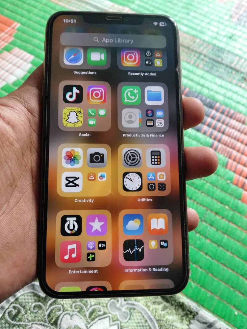 Apple iPhone XS Max 1