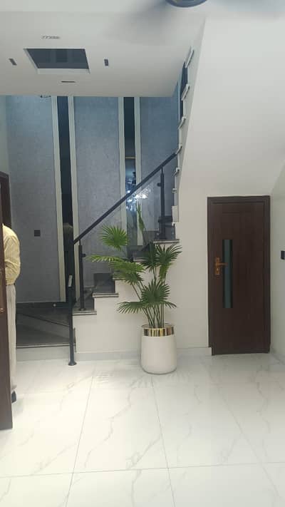 5 MARLA BRAND NEW LAWISH CONDITION EXCELLENT GOOD FULL HOUSE FOR RENT IN BB BLOCK BAHRIA TOWN LAHORE
