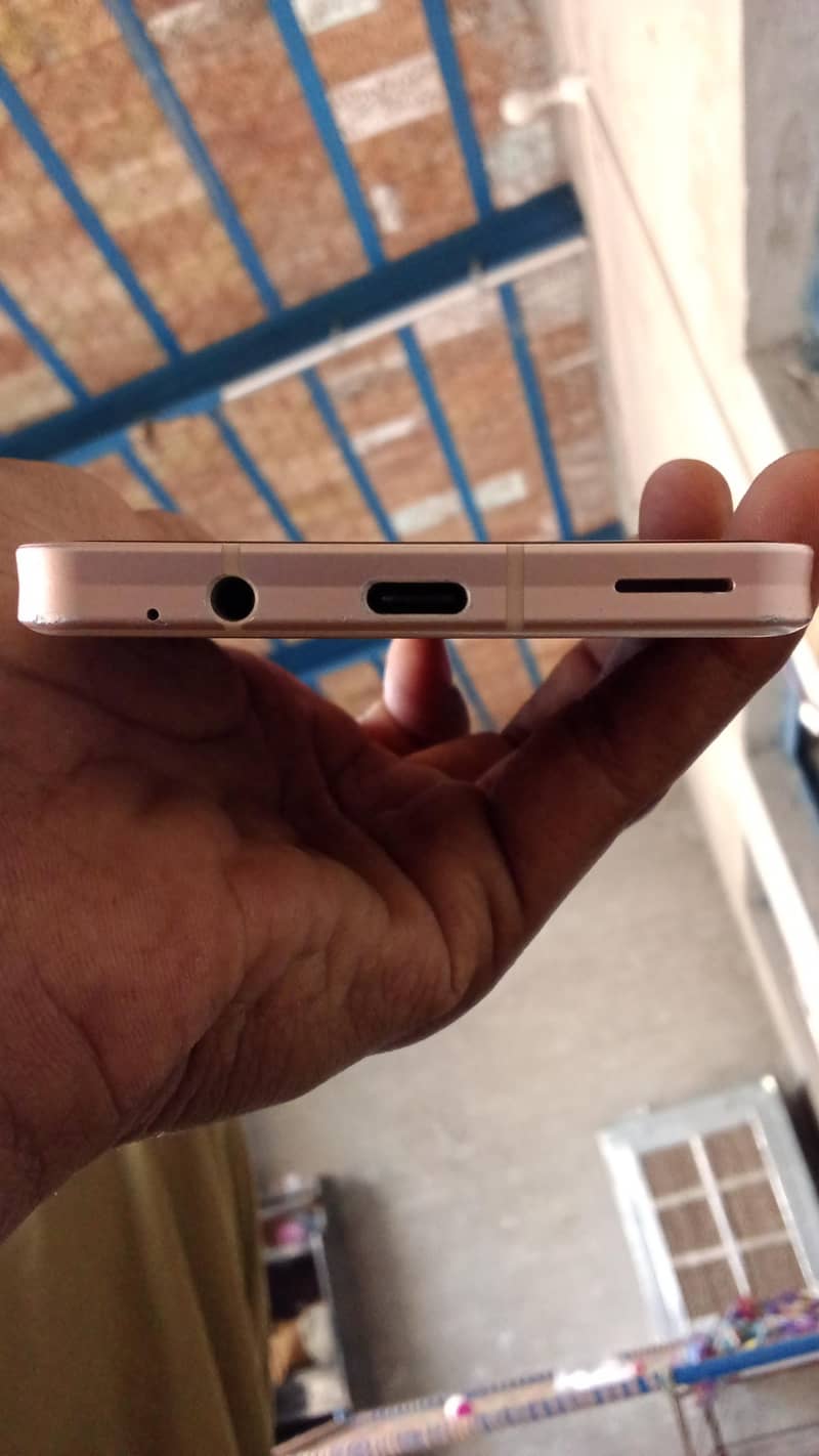 Sharp Aquos Sense7 1