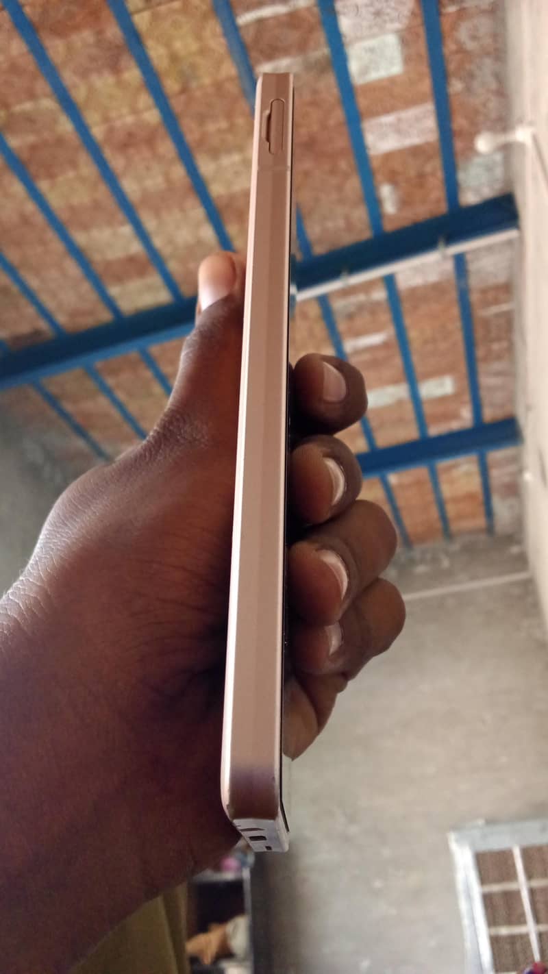 Sharp Aquos Sense7 2