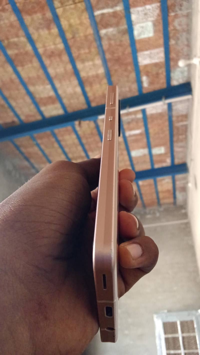 Sharp Aquos Sense7 4