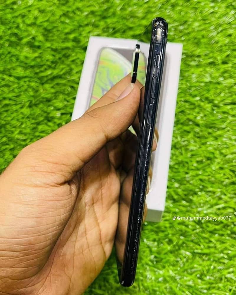 Apple iPhone XS 1