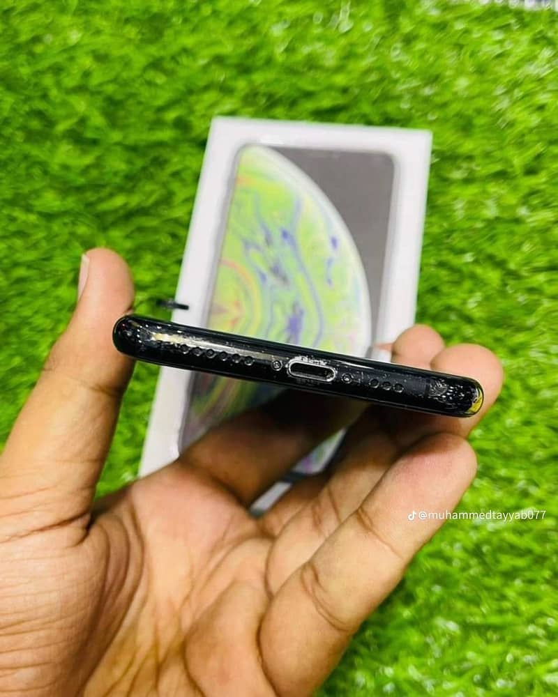 Apple iPhone XS 3