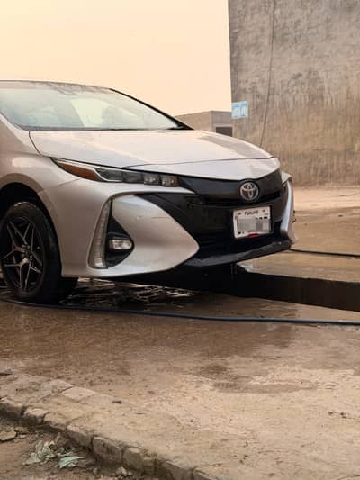 Toyota Prius PHV (Plug In Hybrid) 2017 Model