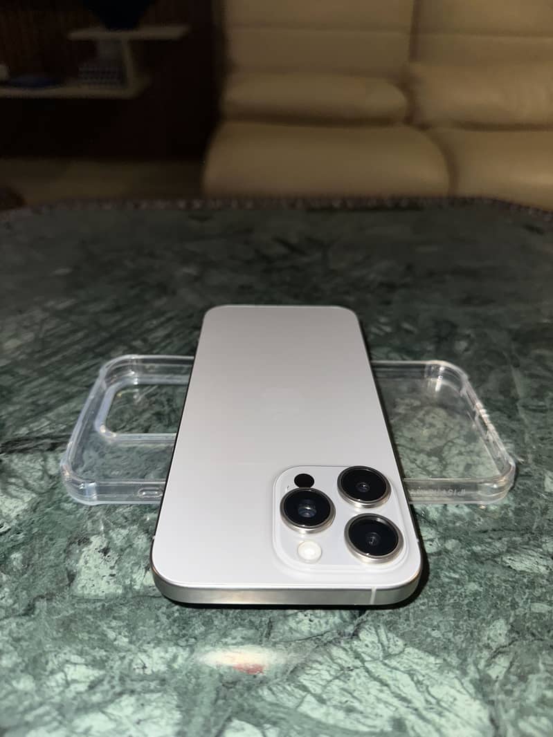 Apple iPhone 15 Pro Max 0