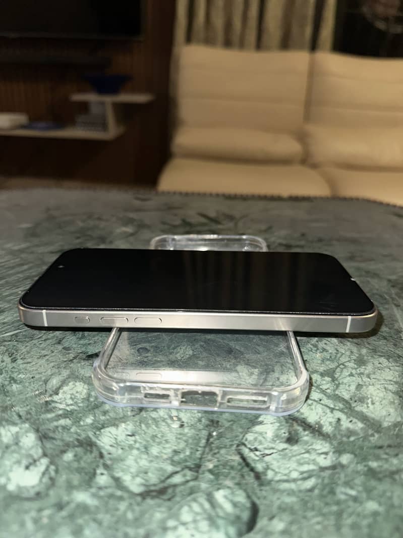 Apple iPhone 15 Pro Max 2