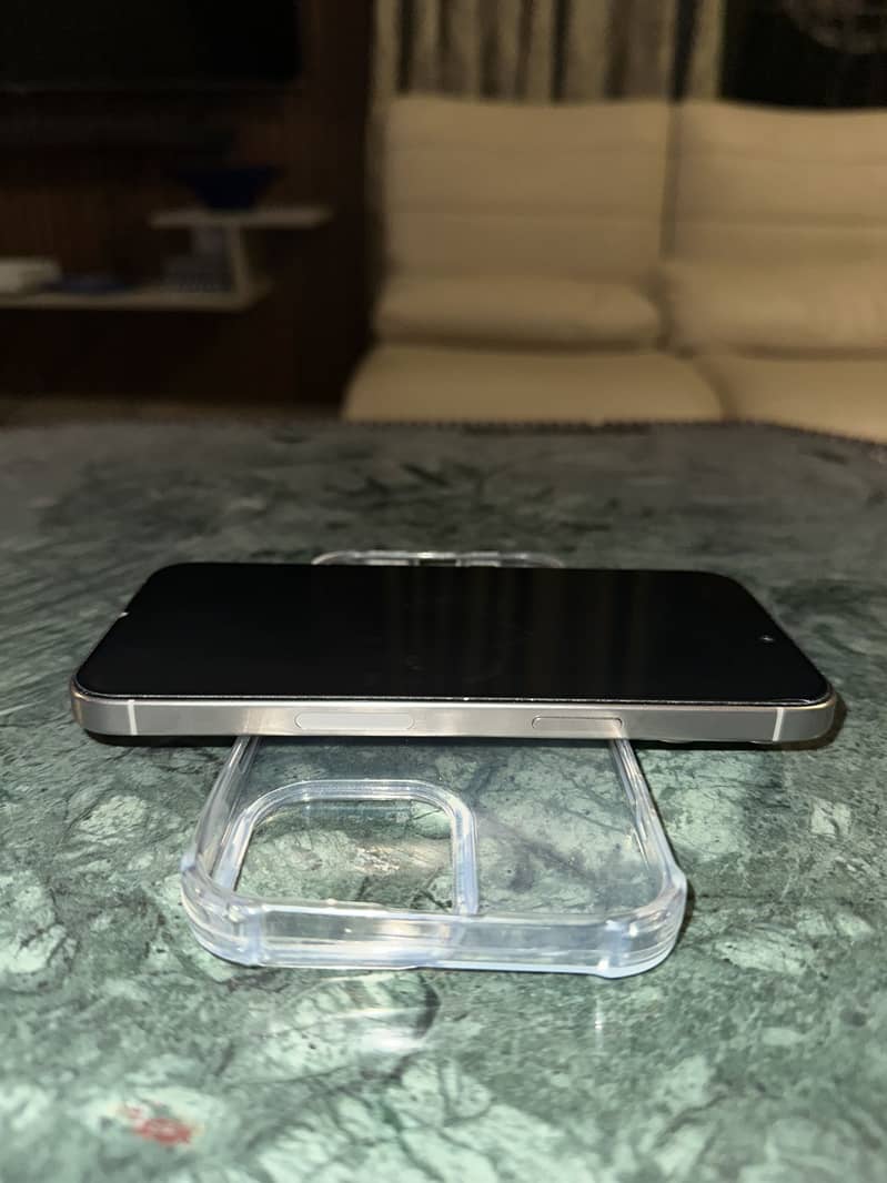 Apple iPhone 15 Pro Max 3