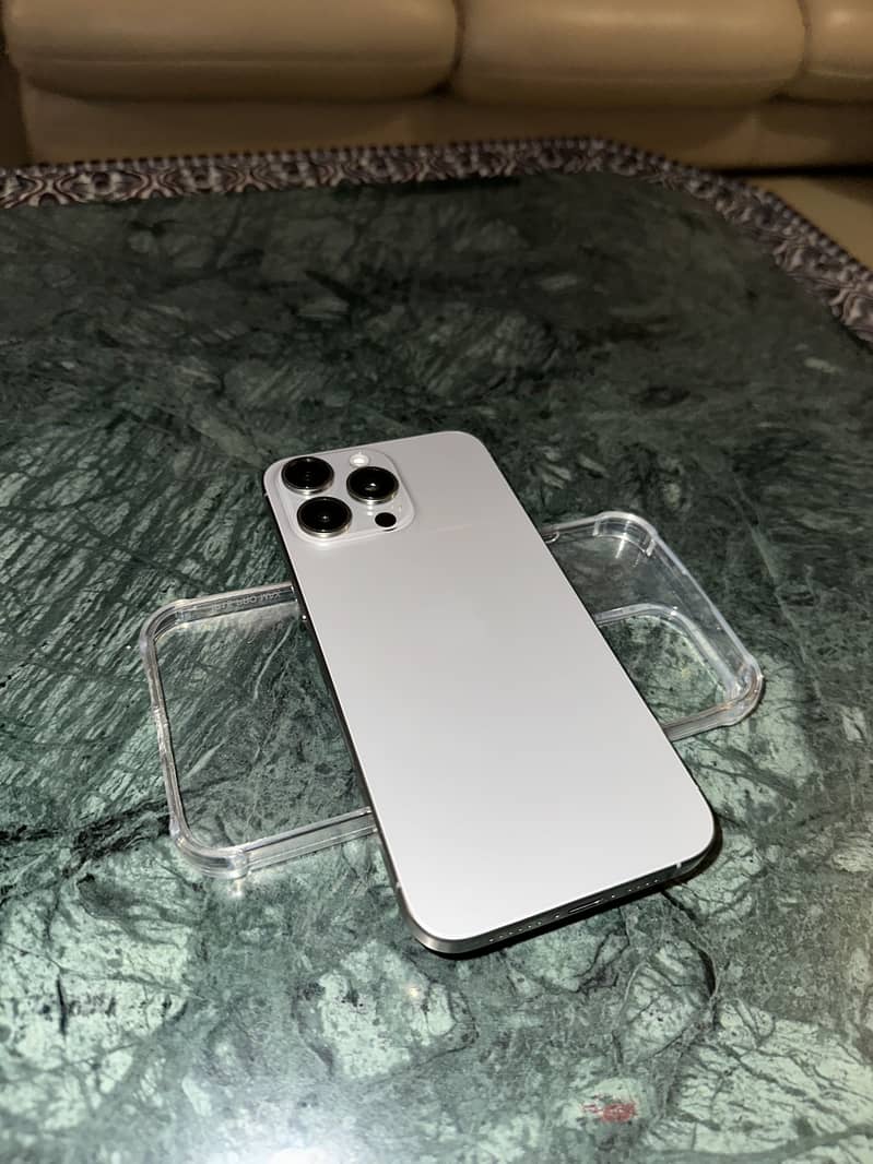 Apple iPhone 15 Pro Max 6