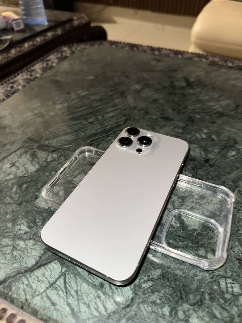 Apple iPhone 15 Pro Max 7