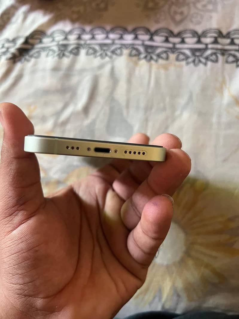 Apple iPhone 12 6