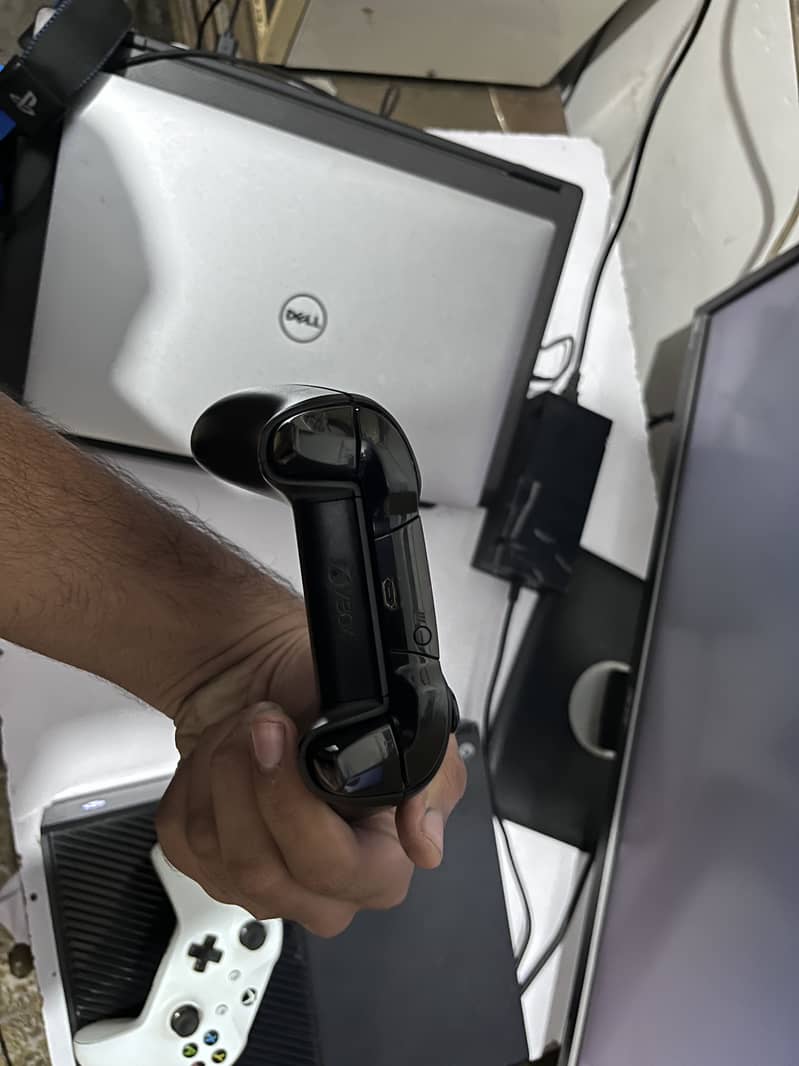 Xbox one sealed with Original Controller 7