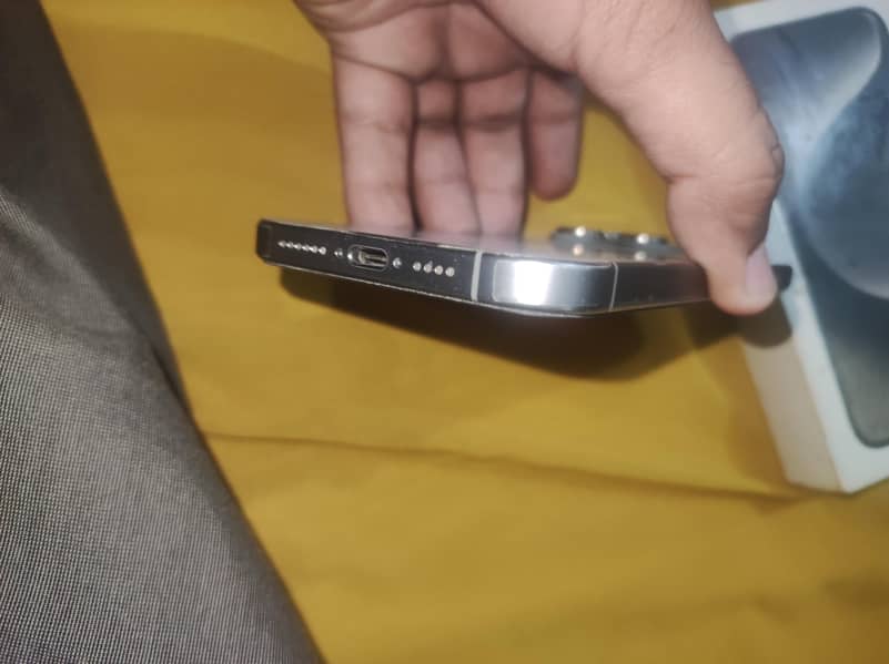 Apple iPhone 15 Pro Max 2