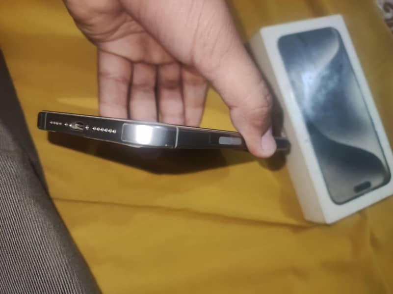 Apple iPhone 15 Pro Max 3