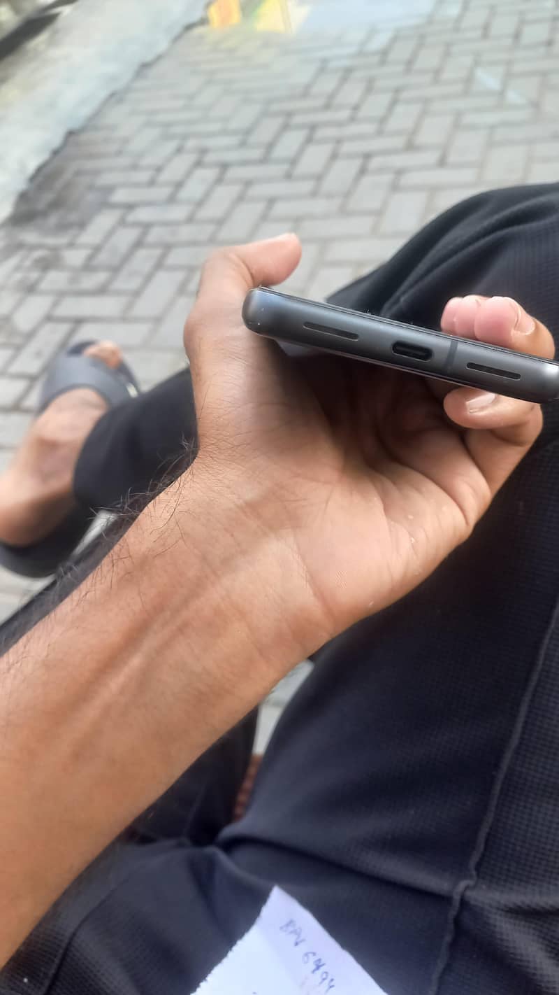 Google Pixel 8 4
