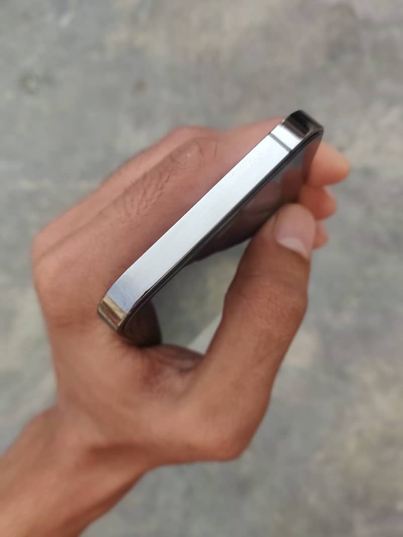 Apple iPhone 12 Pro 4