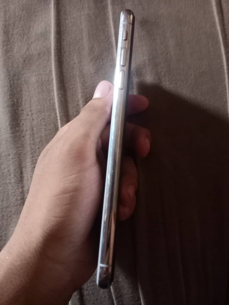 Apple iPhone XS Max 1