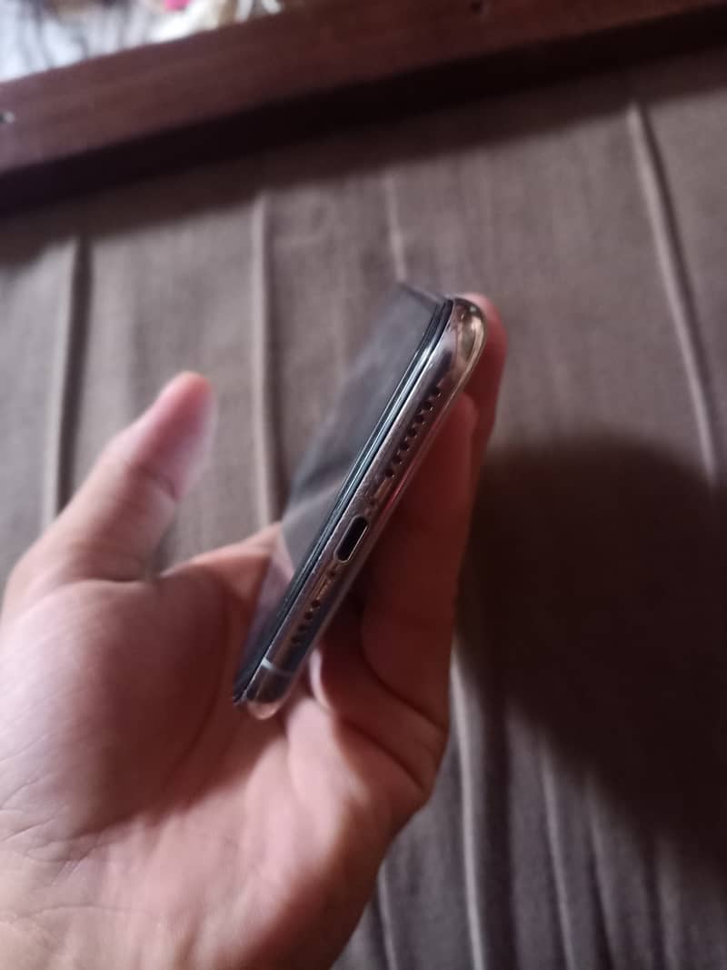 Apple iPhone XS Max 2