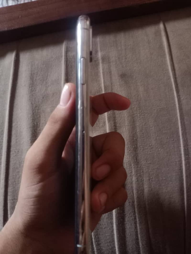 Apple iPhone XS Max 5