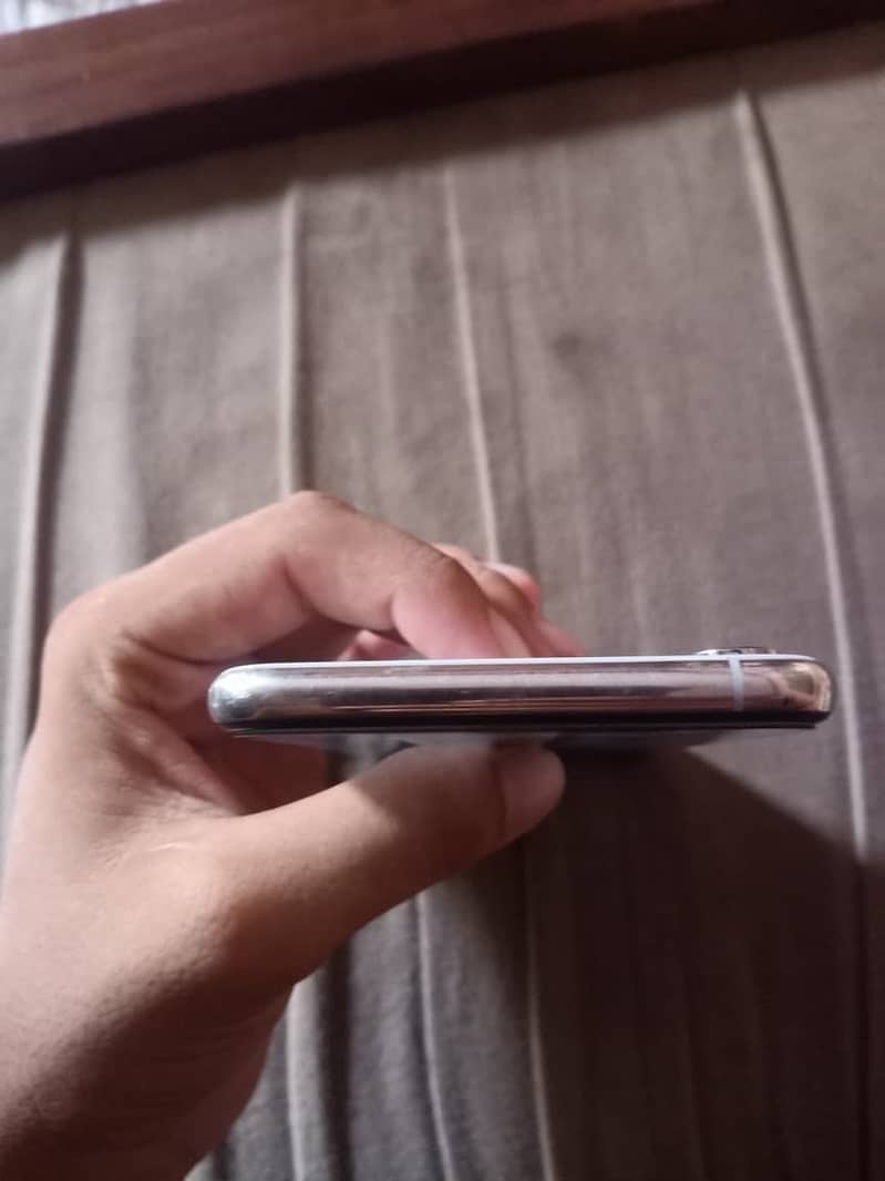 Apple iPhone XS Max 6