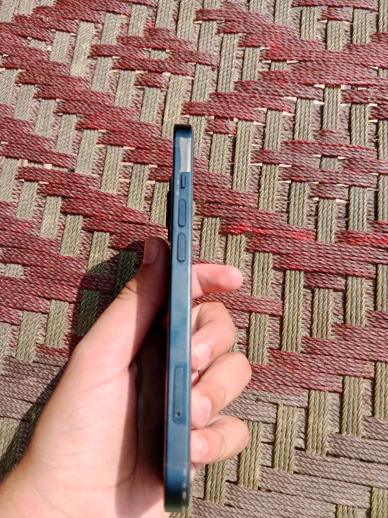 Apple iPhone 13 3