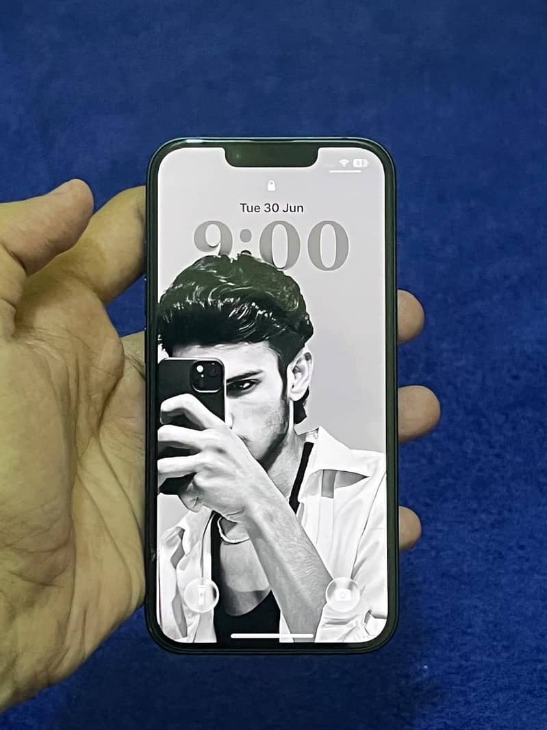 Apple iPhone 13 4