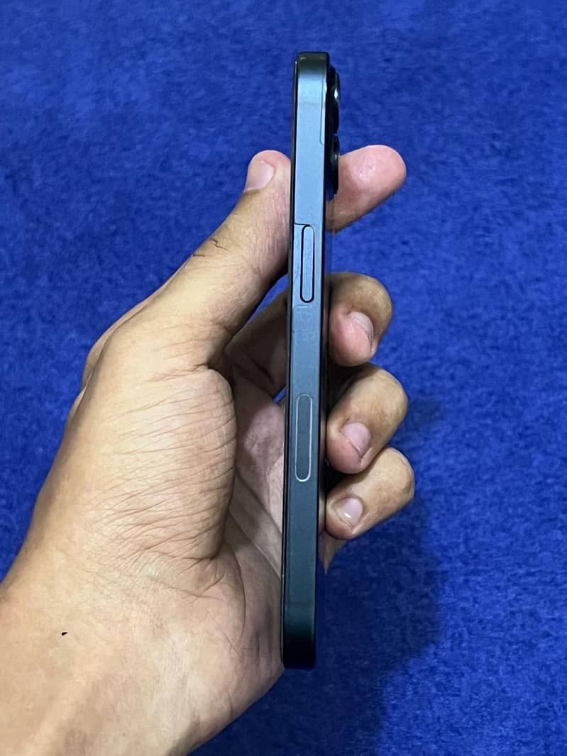 Apple iPhone 13 5